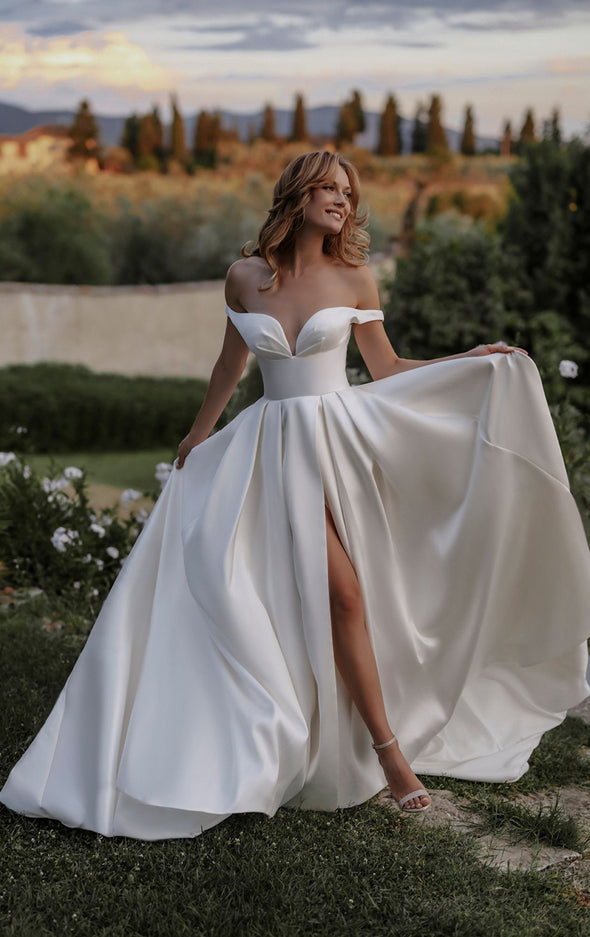 Pin by Barbie Heavens on Bride life ✨ | Black prom dress short, Wedding  dresses for girls, Glamour dress
